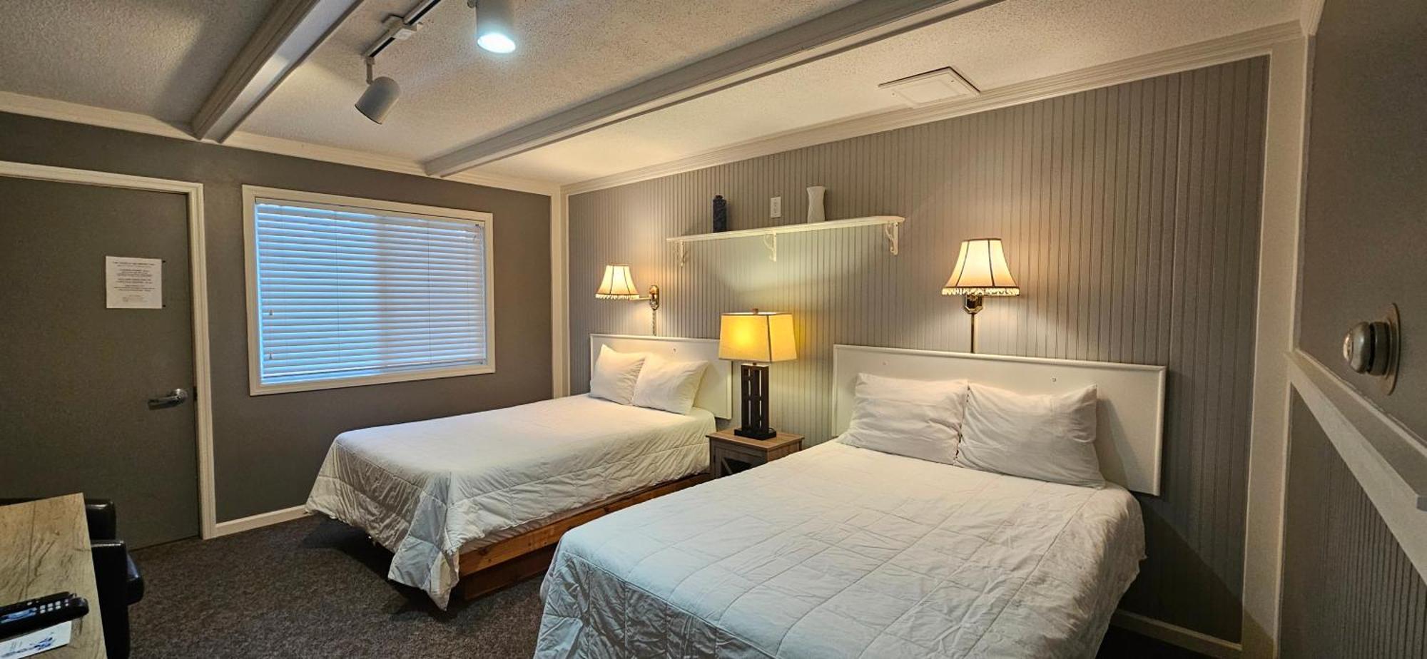 Chequamegon Lake Superior Lodge เบย์ฟิลด์ ภายนอก รูปภาพ